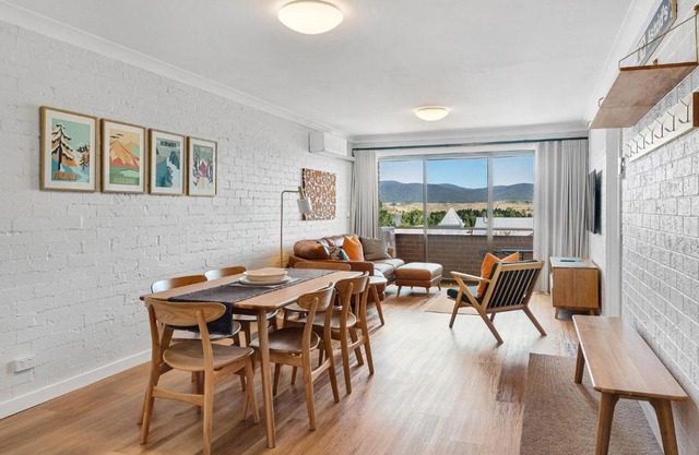 Astrids at Central Park - 2BR l Lake & Mountain Views l Central Location l WiFi