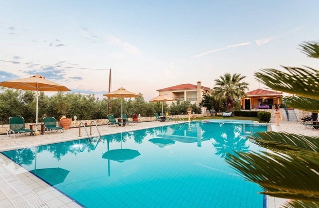 Astros Idyllic Retreat - Dukes Poolside Home