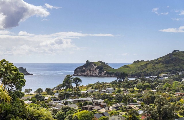 At Cathedral Cove - Hahei Holiday Home