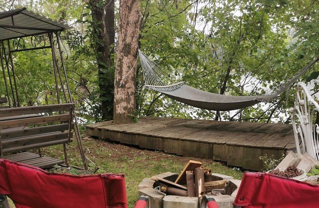 At the water's edge 15 min from CITQ airport 300742 apartment lakefront