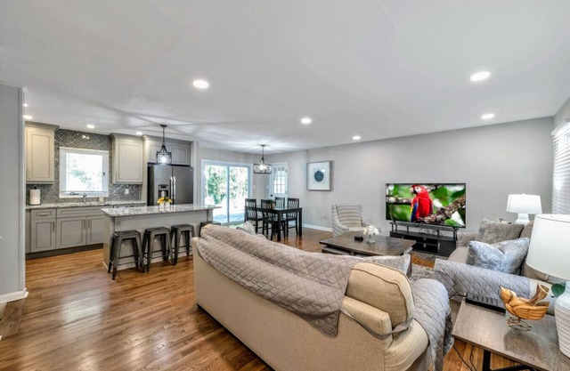 ATH 4Br Clean Pet Friendly w/Fence (444)