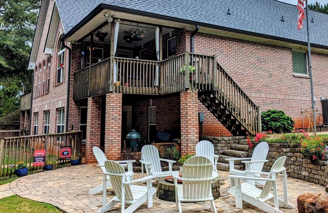 Athens area rental. Close to UGA, Monroe, Wedding venues, Antiques shopping.