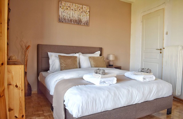 Athens Central Station 4-Room Apartment/AC & towels Optional +