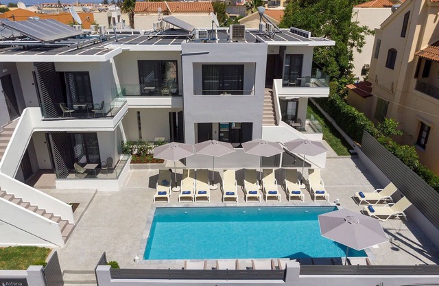 Athina Suites | A 2BD chic apartment w/shared pool