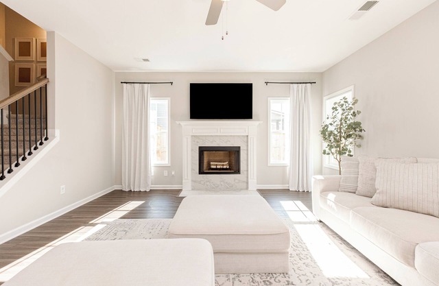 AtHome+1 Stay | Beautiful 4BR | Fenced Yard