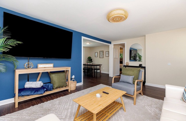 AtHome+1 Stay | Spacious 4BR | Near Fairgrounds