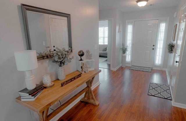 AtHome+1 Stay | Suburban 3 BR | Fenced Yard