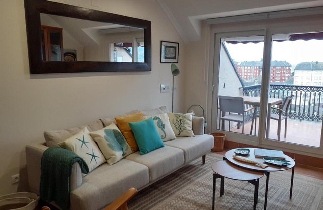 Atico con terraza y piscina comunitaria