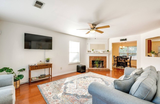 Atlanta Area Home w/Yard ~ 2 Mi to Six Flags