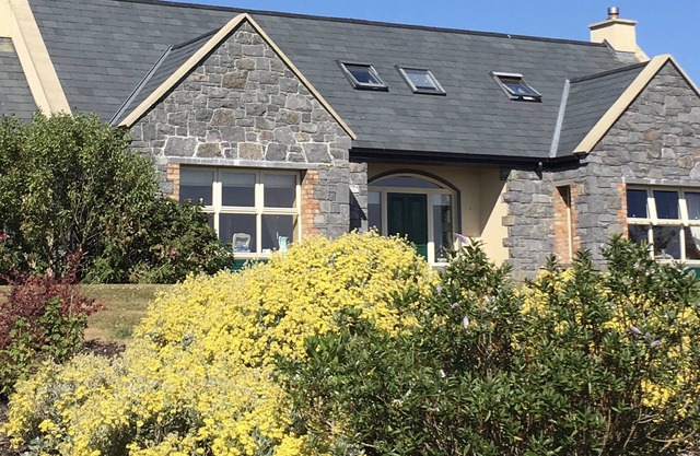 Atlantic Garden Lodge & Art Studio one bedroom apartment in tranquil location.