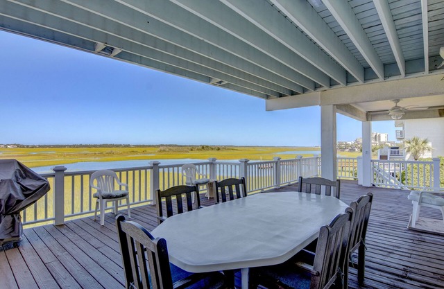 Atlantis-Wonderful sound front home on the North End of Wrightsville Beach