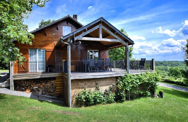 Atmospheric chalet with sauna and jacuzzi