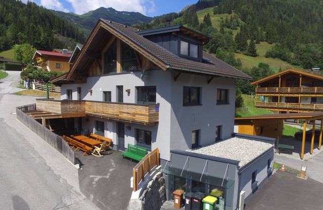 Atmospheric ski-in/ski-out with terrace