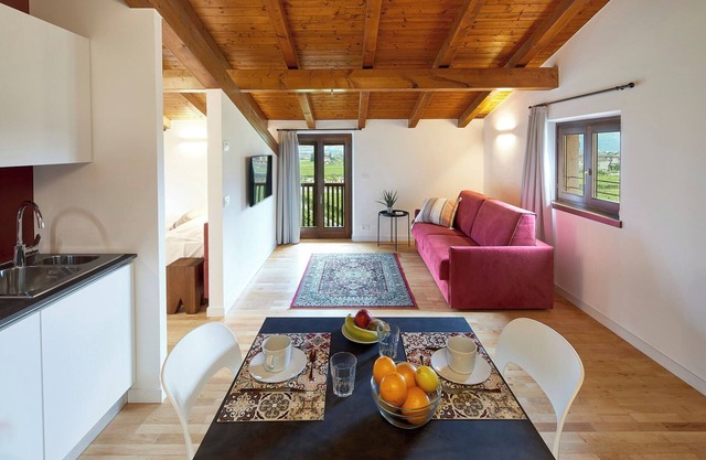 Attic Apartment "Papavero" with Balcony, Views to the Mountains and Wi-Fi