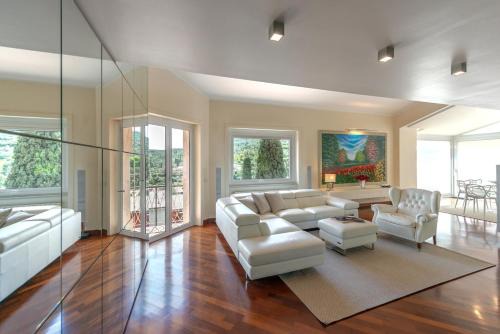 Attico White - Terrazzo e parcheggio