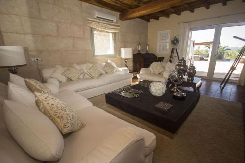 Attractive Ibiza Villa Can Tierra 6 Bedrooms Phenomenal Country & Mountain Views Santa Gertrudis