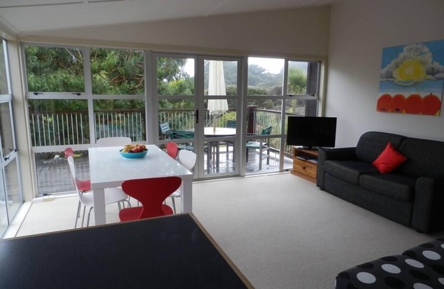 Attractive 2 bed bach in secluded setting