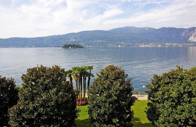 Attractive apartment in a palazzo from the 17th century. Right on the lake promenade