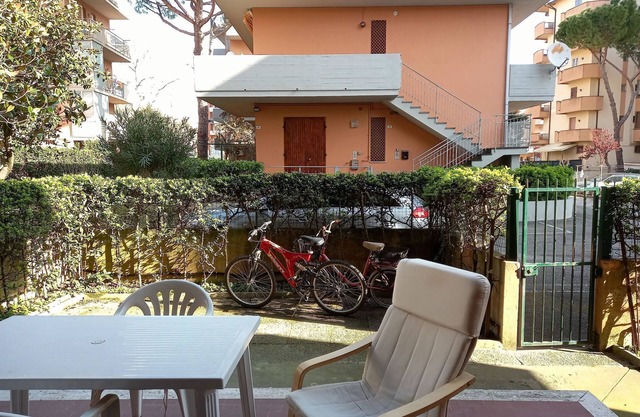 Attractive apartment with private garden