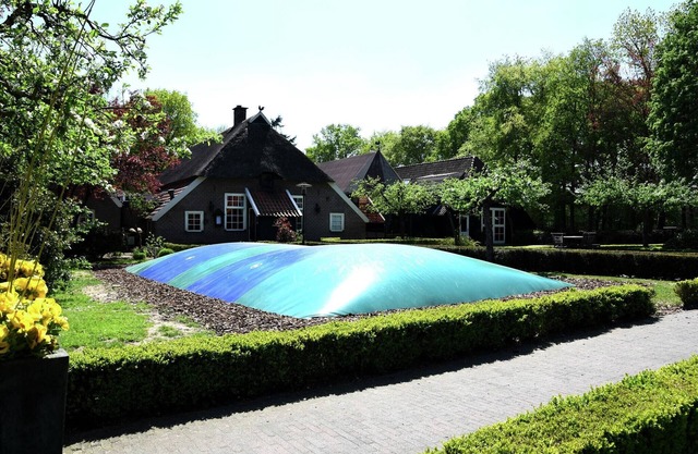 Attractive holiday home with large garden