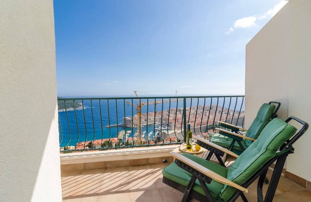 Attractive modern furnished apartment Media glorious panoramic view