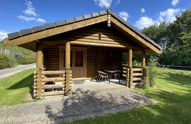 Attractive wooden holiday chalet for 4 people on a mini-chalet resort in Ossenisse, Zeelandic Flanders.