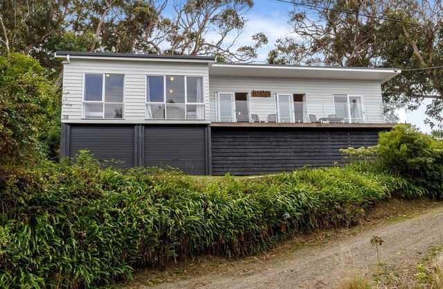 Attunga - Relaxed family beach home among the gum trees