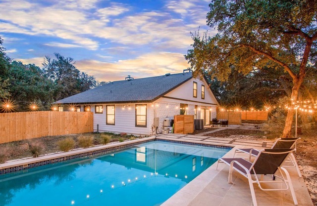 ATX Paradise l Heated Private Pool & Spa