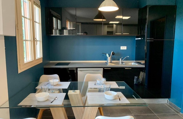 Aubagne: 37m2 self-contained studio in pine forest.
