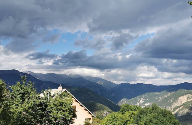 Auberge de Sauze, fine dining, gîtes and rooms with breathtaking mountain views