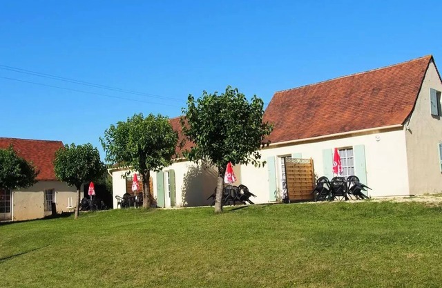Auberoche campsite * - COTTAGES for 5 people, all-season rental. 5 people