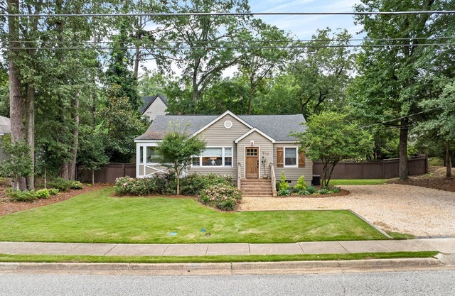 Auburn Gem w/Dreamy Backyard!