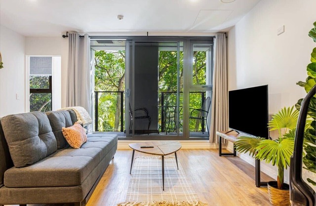 Auckland City Charm - 2BR Haven by Zodiak Stays