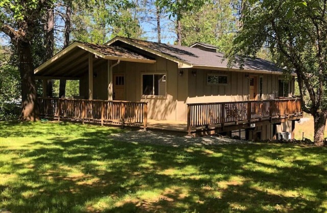 Augustino Vineyard Winery Cabin Cave Junction