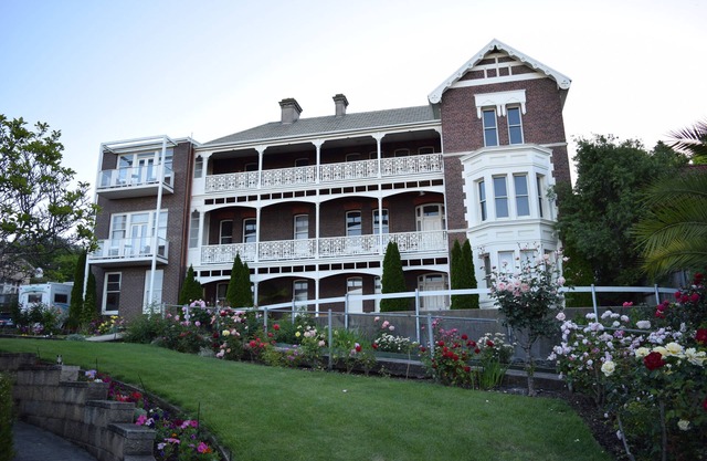 Auldington Hotel