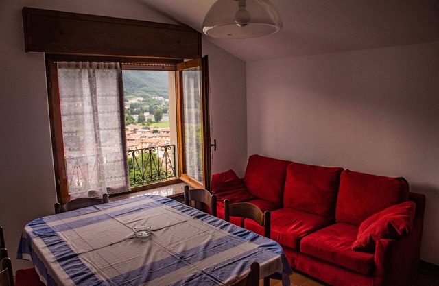 Aunt Maria's - Torrezzo Apartment. Your terrace on Lake Endine