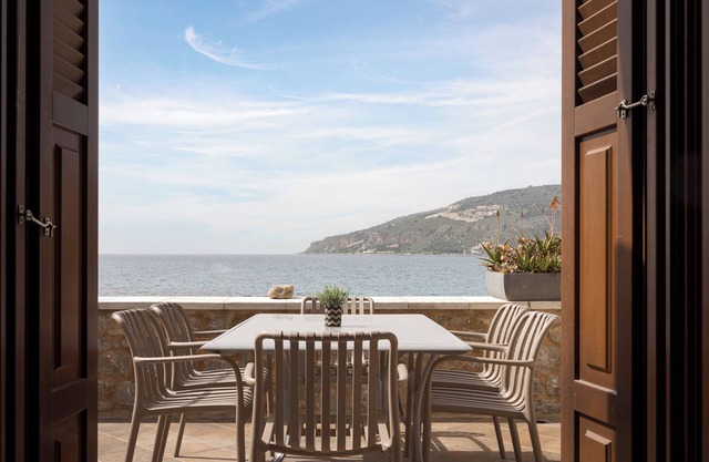 Aura Seafront Villa, Bill & John Peloponnese