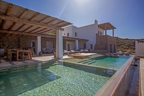 AURA Seaview Sunset Pool Villa - Six Bedrooms