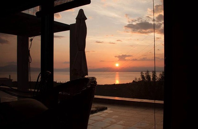 Aura Spot cottage house