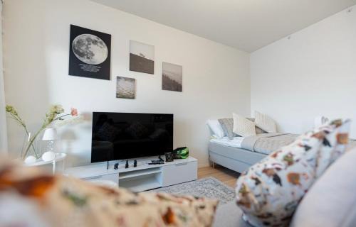 Aurora City Hideway by BookLapland