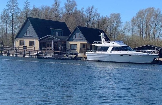 Ausflugsrestaurant & Pension Aalbude & Hausfloßvermietung 15 PS am Kummerower See-Verchen