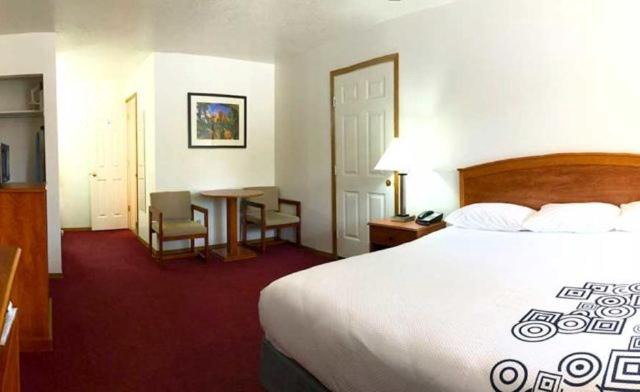 Austin's Chuckwagon Motel
