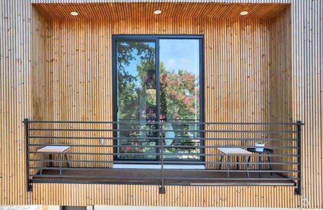 Austin's Stylish Treetop Walkable Retreat!