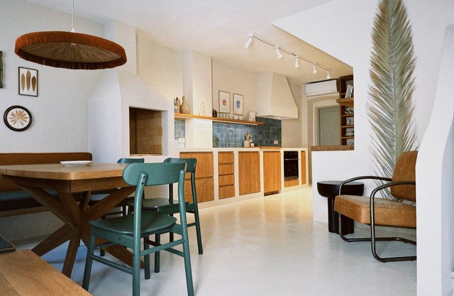 Authentic 4 bedroom stone house, situated in the very heart of old Komiza town