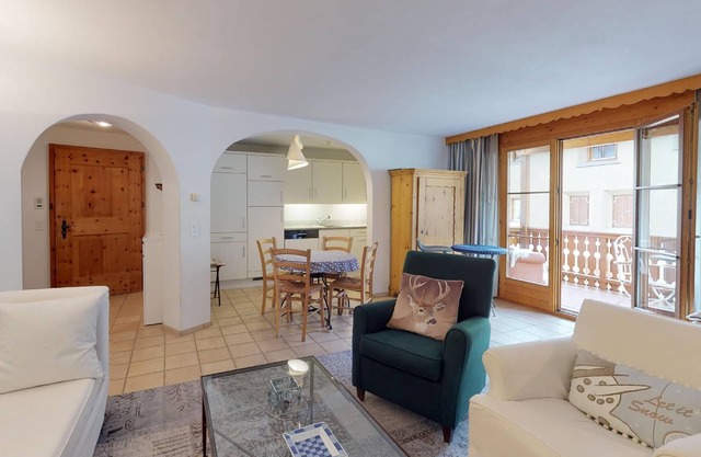 Authentic apartment house in a quiet location on the outskirts of Celerina.