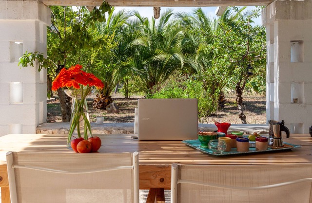 Authentic Apulian Villa – Jacuzzi, Orchard & Walk to Cisternino!
