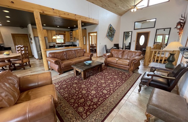 Authentic Colorado! get away from the crowds! 3 acre dog run on 17 acre property