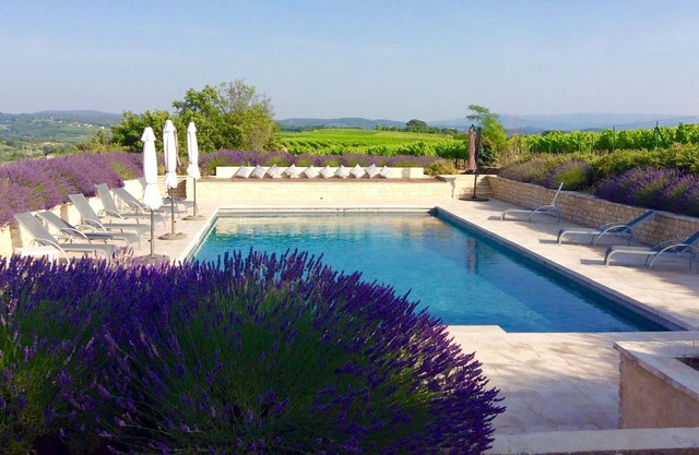 Authentic farmhouse in Luberon national park with large private pool