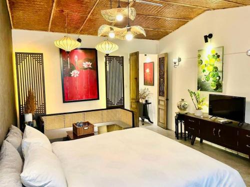 Authentic Hanoi Collective Housing near Hoan Kiem Lake