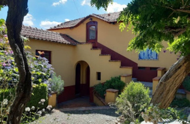 Authentic holiday home with special details in a private garden